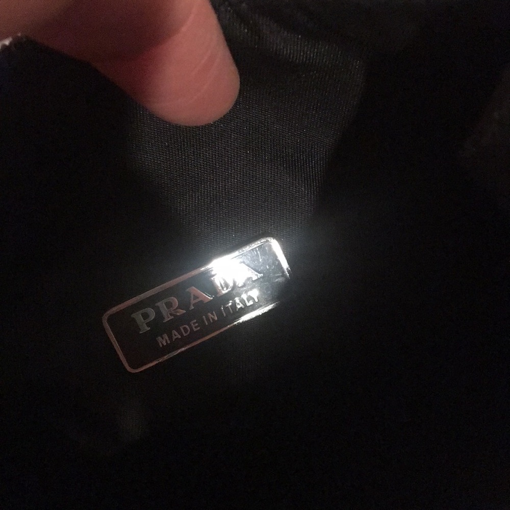 Prada - Picture 3 of 4